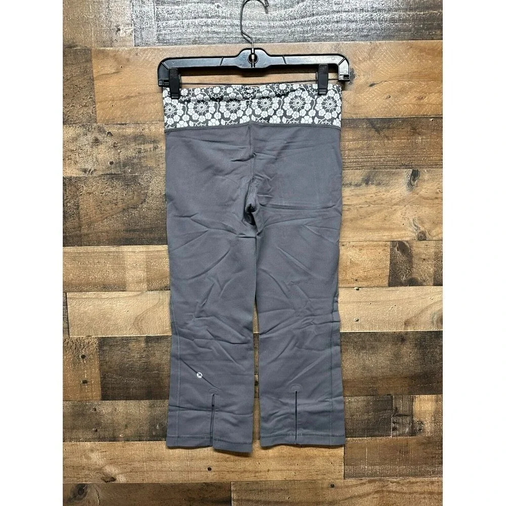 Lululemon Women's Cropped Leggings Size 4‎
